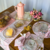 Trilho / Caminho de Mesa Posta Páscoa Xadrez Coelha Rosa Decoração - Kimel