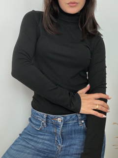 Blusa Gola Básica Mari - loja online