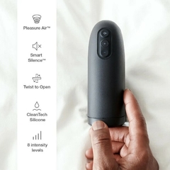 Girar para abrir Simplemente gire la parte superior, enjuague con agua y vuelva a colocar su Ion en la discreta base de almacenamiento para que se seque.