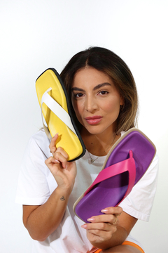 Chinelo de couro Roxo na internet