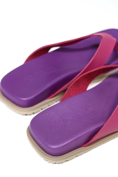 Chinelo de couro Roxo - Trevo Tee | Camisetas Unissex | Vista-se de significados