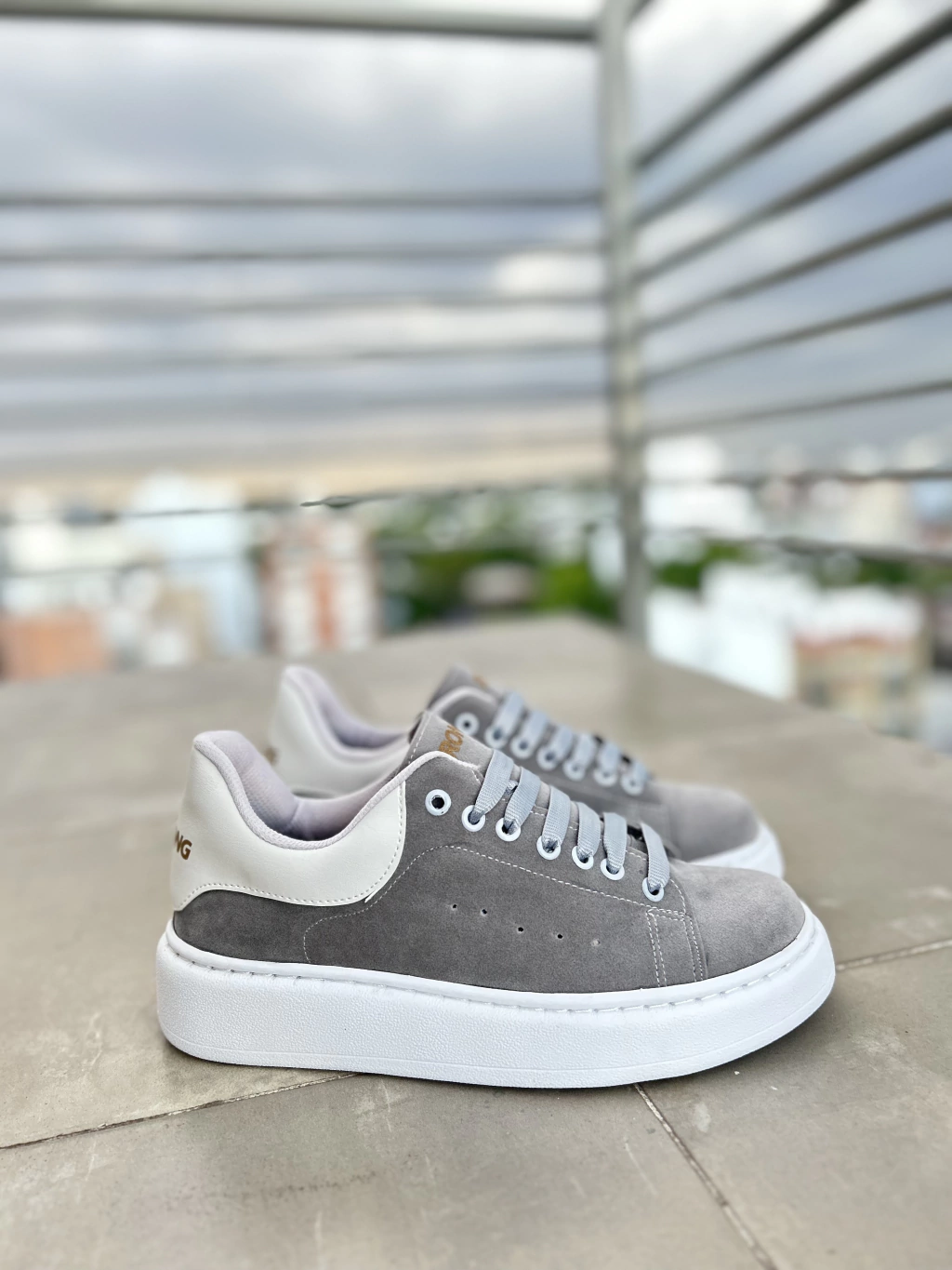 MCQUEEN GRIS DE GAMUZA