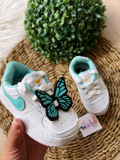 • Tênis Borboleta Nike