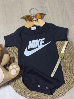 • Body Nike na internet