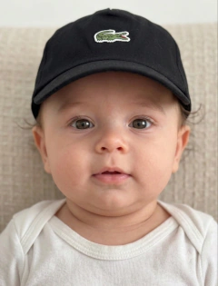 • Boné bebe Lacoste (3 a 12 meses ) na internet