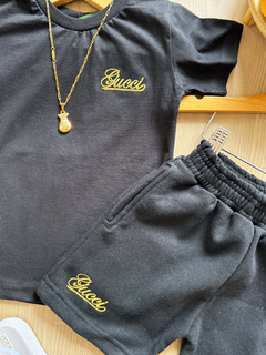 •. CONJUNTO GUCCI CAMISETA + BERMUDA - Pililico Kids