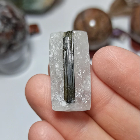 Turmalina Verde na Matriz 20