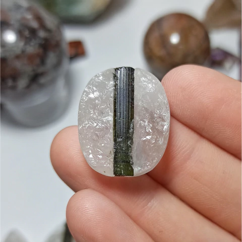 Turmalina Verde na Matriz 25