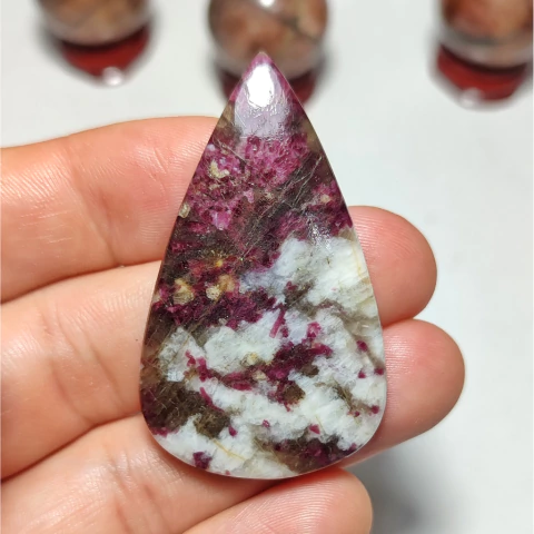 Turmalina Rosa na Matriz 01