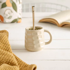 MATE DE CERÁMICA PEDRO + BOMBILLA (ARENA)