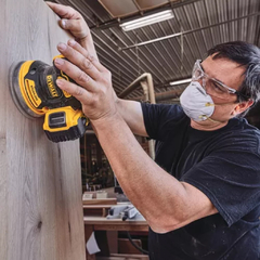 LIJADORA ORBITAL DEWALT SIN CARBONES 20V DCW210 SIN BATERIA en internet