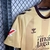 Camisa do Málaga CF III 2024/2025 nas cores dourada e marrom, com detalhes da marca Hummel e estampas na parte frontal.