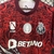 Camisa do Porto Dragão 2025/2026 nas cores vermelha e grená, com detalhes em laranja e emblemas do clube.