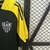 Camisa de treino preta e amarela do Atlético Mineiro, com o escudo do clube visível e detalhes em amarelo nas mangas.