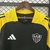 Camisa de treino do Atlético Mineiro, modelo 2025/2026, nas cores preta e amarela, com logo da equipe e detalhes em amarelo.
