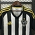 Camisa do Atlético Mineiro I 25/26, nas cores preta e branca, com detalhes em dourado e logo do clube.