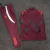 Conjunto de jaqueta e calça do Bayern Munique na cor grená, com detalhes em vermelho e cinza, exibindo o logo da Adidas.