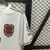 Camisa branca e dourada do Bayern de Munique, comemorando 125 anos, com logo e detalhes em vermelho e dourado.