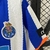 Detalhe da camisa do FC Porto I 2025/2026, com as cores azul e branca e logo do clube.