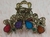 Broche de metal con piedra grande en internet