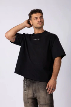 Remera Boxy Pitch Negra - comprar online