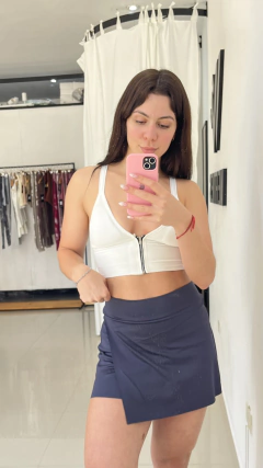 Short pollera azul oscuro con bolsillo