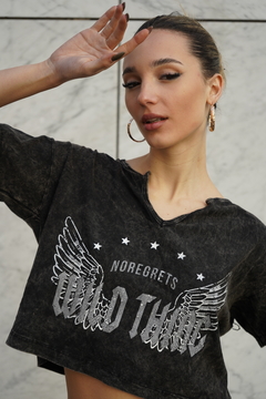 Remera Crop V Batik Wild Thing