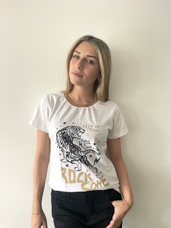 Remera Tigre dorado cuello tejido - comprar online