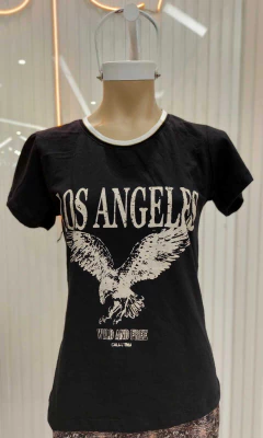 Remera Los Angeles cuello tejido en internet