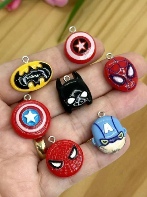 PINGENTE PARA PULSEIRA HERÓIS - PGT132 - 2 UNIDADES