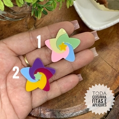 APLIQUE ACRÍLICO ESTRELA TYE DYE - UNIDADE