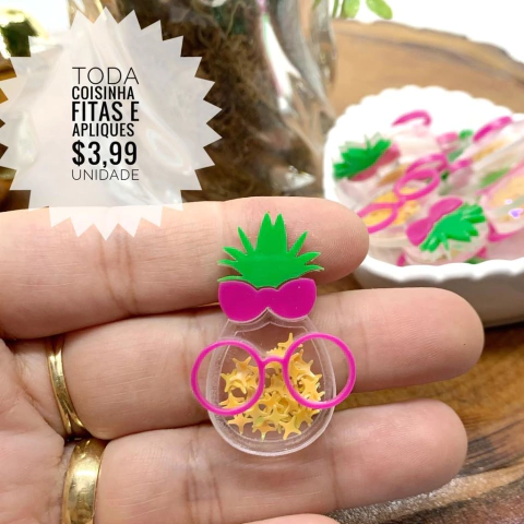 APLIQUE ACRÍLICO ABACAXI COM ÓCULOS - UNIDADE