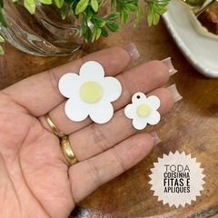 APLIQUE ACRÍLICO FLOR MAIS PINGENTE M - CONJUNTO na internet