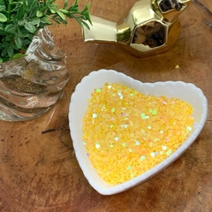 APLIQUE CONFETE MINI CORAÇÃO FIMO AMARELO - 20 GRAMAS