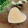 APLIQUE CONFETE MINI CORAÇÃO FIMO CREME - 20 GRAMAS