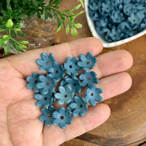 APLIQUE ACRÍLICO FLOR COM FURO P - AZUL PETRÓLEO - 20 UNIDADES