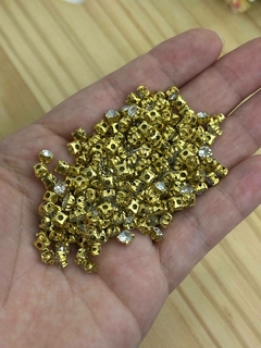STRASS DE COSTURA SS24 DOURADO - 4MM - 5 GRAMAS - comprar online