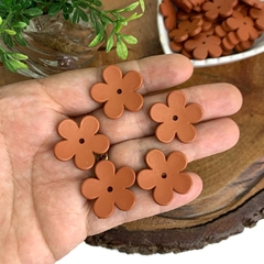 APLIQUE ACRÍLICO FLOR COM FURO G - MARROM - 10 UNIDADES