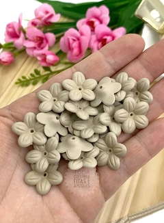 APLIQUE ACRÍLICO FLOR COM FURO M - BEGE - 10 GRAMAS