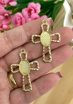 PINGENTE METAL DOURADO CRUCIFIXO - AR45 - 2 UNIDADES