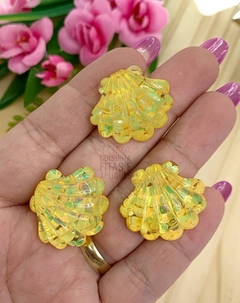 APLIQUE CONCHA 3D - AMARELO - 2 UNIDADES