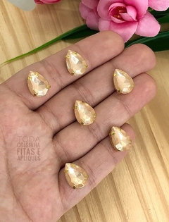CHATON DOURADO ENGRAPADO GOTA 10 x 14 MM - 10 UNIDADES - Toda Coisinha Fitas e Apliques