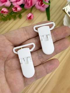 PRENDEDOR DE CHUPETA BRANCO - PR07 - UNIDADE - comprar online