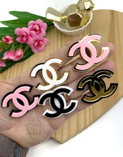 APLIQUE ACRÍLICO CHANEL - UNIDADE