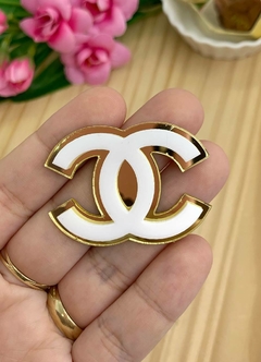 APLIQUE ACRÍLICO CHANEL - UNIDADE na internet