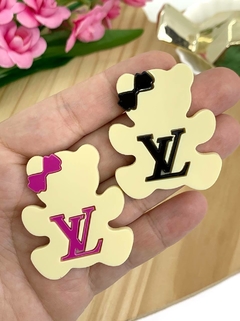 APLIQUE ACRÍLICO URSO DE GRIFE - LOUIS VUITTON - UNIDADE