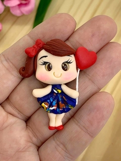 APLIQUE BISCUIT MENINA COM BALÃO CORAÇÃO - BSC196 - UNIDADE
