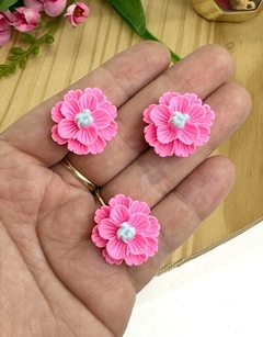 APLIQUE RESINA FLOR - RSN30 - 2 UNIDADES - Toda Coisinha Fitas e Apliques