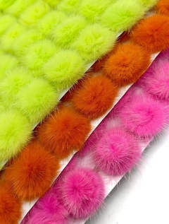 POMPOM PELINHO ACHATADO 4CM - 2 UNIDADES MESMA COR