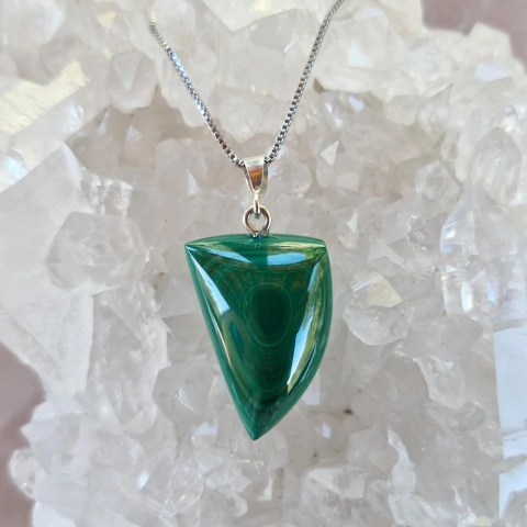 Pingente de Malaquita com Fecho de Prata 925 + Corrente Aço Inoxidável - comprar online